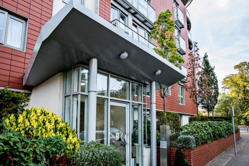 Oakdale At Park Heights Apartment Woking Exterior photo